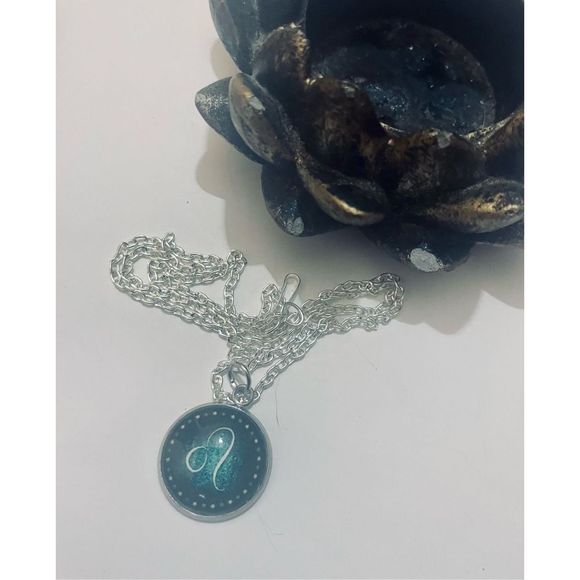 LEO GLOW IN THE DARK GREEN ZODIAC STAR SIGN HOROSCOPE NECKLACE - Picture 2 of 12